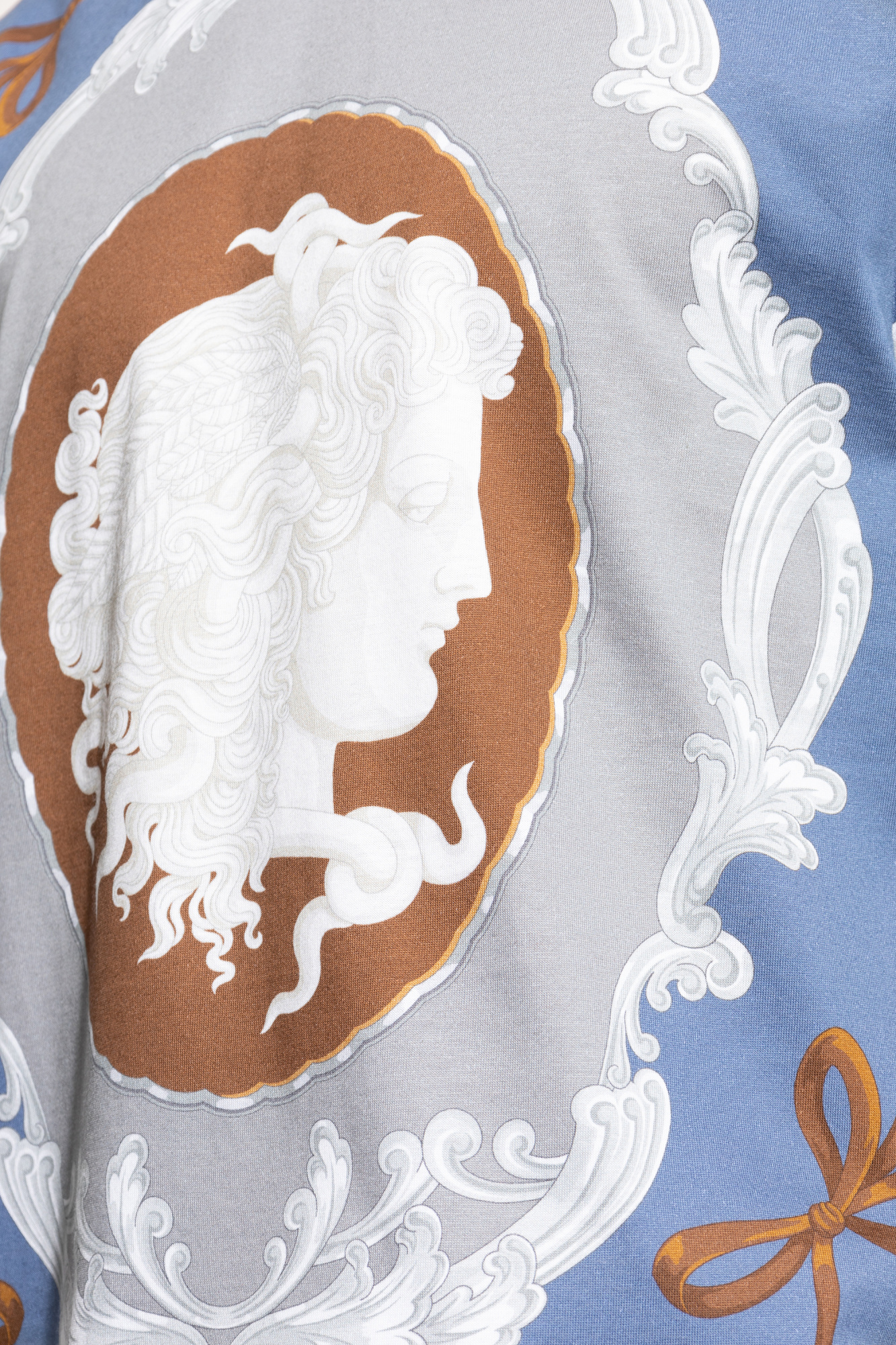 VERSACE Medusa Cameo Print Ｔシャツ Versace T-shirt with Medusa Cameo print | Women's Clothing
